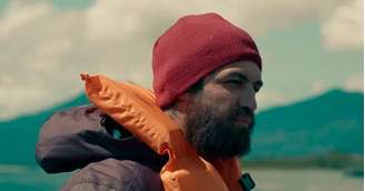 Gabriel Leone é o protagonista de 'Barba Ensopada de Sangue'