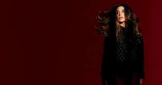 Thais Piza transforma dores amorosas em manifesto pop no EP 'eu tô me achando cafona'