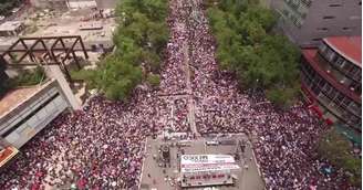Milhares de pessoas protestam na Cidade do México reivindicando melhorias para os trabalhadores –