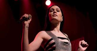 Jessie J sente que o câncer de mama 'roubou' dela o tempo com seu filho