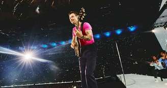 Harry Styles revisita One Direction durante show em Londres