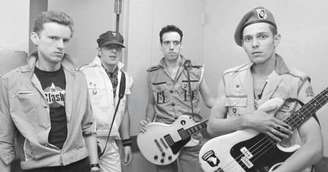 The Clash: icônico baixo quebrado da capa de 'London Calling' será exibido em museu