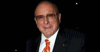 Clive Davis, um dos maiores nomes da indústria musical mundial, morre aos 94 anos