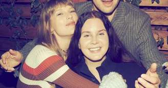 Ausência de Lana Del Rey em casamento de Taylor Swift gera especulações