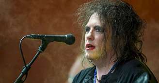 Vocalista do The Cure detona atrações musicais da final da Copa do Mundo