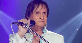 Cantor Roberto Carlos, de 85 anos, passará por cirurgia para retirada da vesícula.