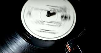 Discos de vinil apresentam erros e faixas incompletas em lançamentos de grandes artistas