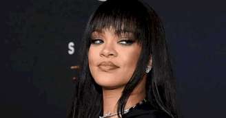 Rihanna visita cidade natal em Barbados em aparição rara com os filhos