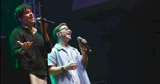 Após 12 semanas no topo das rádios, BALARA e Jorge Vercillo cantam “Algo Me Diz” juntos pela primeira vez