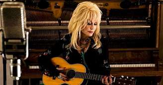 Reproduções de Dolly Parton no streaming disparam 2.200% após sua morte