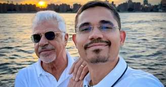 Lulu Santos desembarca em Nova York para viagem romântica com marido