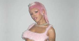Doja Cat detalha lutas passadas contra a dependência de álcool e drogas em novo desabafo