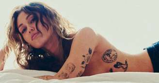 Miley Cyrus retira sobrenome das redes sociais e dá pistas sobre novo álbum