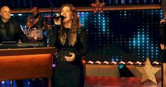 Kelly Clarkson encerra temporada com cover de 'Golden' de 'Guerreiras do K-pop' na TV
