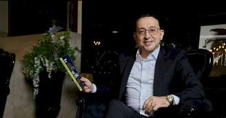 José Roberto Marques soma 4,7 milhões de seguidores e lança 132º livro