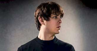 Jake Bugg rompe o silêncio sobre fase difícil e revela por que decidiu se despir em novo disco
