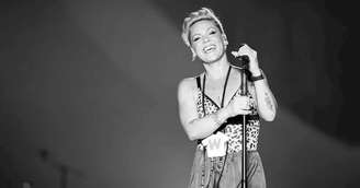 Pink gera polêmica na web ao endossar críticas contra o rapper Macklemore