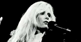 Kim Carnes revela item histórico de 'We Are the World' e conselho para guardá-lo em cofre