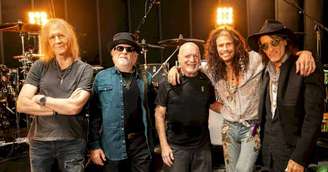 Aerosmith reúne formação clássica com o retorno de Joey Kramer aos ensaios