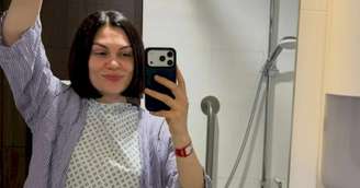 Jessie J reaparece após segunda reconstrução mamária e pausa nas redes