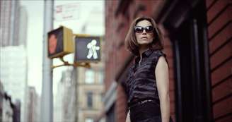 Kasia Smutniak foi clicada com o modelo Highkee de cintura alta
