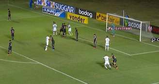 O Avaí marcou os dois gols da partida no primeiro tempo (Foto: Reprodução/Premiere)
