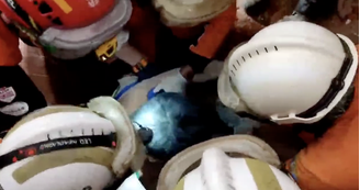 Homem é resgatado com vida cinco dias após terremoto 