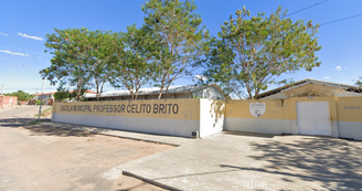 Fachada da Escola Municipal Professor Celito Brito, em Guanambi