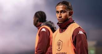 Tahirys Dos Santos, promessa do FC Metz, da França, ficou gravemente ferido em um incêndio ocorrido durante a virada do ano