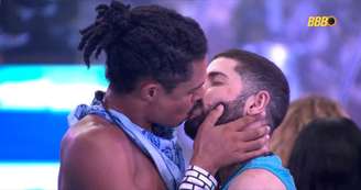 O primeiro beijo da edição aconteceu nesta sexta, 16.