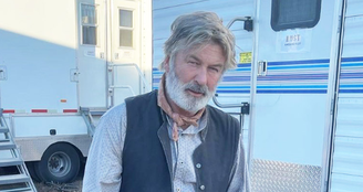 O ator Alec Baldwin durante as filmagens do longa 'Rust'