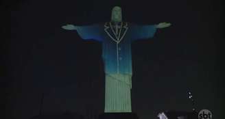 Cristo Redentor homenageia Silvio Santos