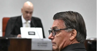 Bolsonaro e Moraes ficaram frente a frente em tribunal