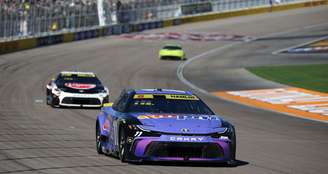 Hamlin é o primeiro finalista da NASCAR Cup Series
