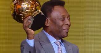 Pelé em homenagem na FIFA: carreira brilhante reconhecida nos quatro cantos do planeta