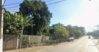 Funcionários trabalhavam para desobstruir a via