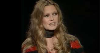 Brigitte Bardot na TV francesa em 1973: contato esporádico com o filho, a quem disse amar de "maneira especial"