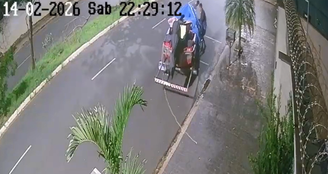 Os homens fugiram a pé, em um primeiro momento