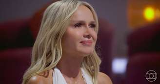 Eliana no segmento em que reviveu momentos da carreira narrados por familiares