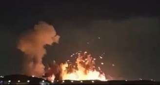 Presidente Donald Trump publicou vídeo que mostra explosões que seriam em depósito de munições iraniano