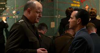 Brendan Fraser e Andrew Scott em cena de 'Pressão'