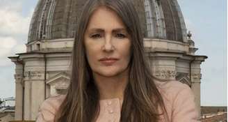 Ilze Scamparini gera memes por sempre aparecer "nos telhados de Roma"