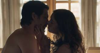 O capítulo 38 de 'Três Graças' terminou com a bela cena de intimidade entre o casal, com direito a "eu te amo"