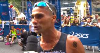O maratonista brasileiro Fabio Jesus ficou em terceiro na centésima edição da São Silvestre.