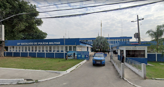 Mandados são cumpridos no 20º Batalhão de Polícia Militar (Mesquita), atual unidade de lotação dos alvos