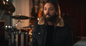 Taylor Hawkins aparece em trailer de documentário da Disney sobre Travis Barker