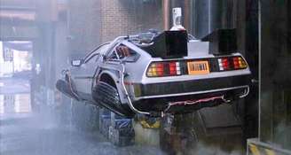 DeLorean voador encantou gerações em 'De Volta para o Futuro'