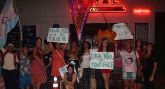 Artistas transexuais protestam contra ator cisgênero interpretando personagem trans