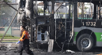 Imagens dos estragos provocados por queda de avião na Avenida Marquês de São Vicente, 