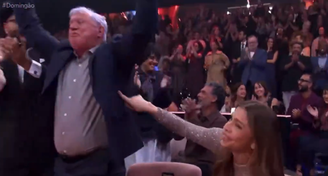 Grazi cutuca o pai para ele lembrar da atriz